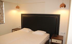 Oyo 25040 Hotel Victoria